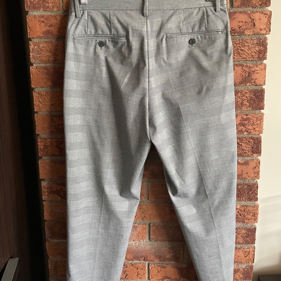 Uniqlo Ankle Pants - Picture 2 of 4